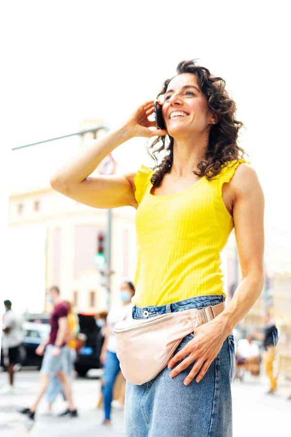 Mode pour femme : conseils pour porter votre sac banane avec style et élégance